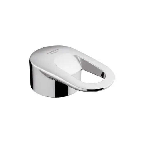Chromfarbener Hansgrohe Griff mit ovaler Öffnung, geeignet für bestimmte Standmodelle. Die Oberfläche reflektiert Licht und hat eine glatte Verarbeitung.